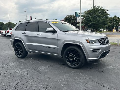 Used 2020 Jeep Grand Cherokee Altitude AWD/4WD image 2