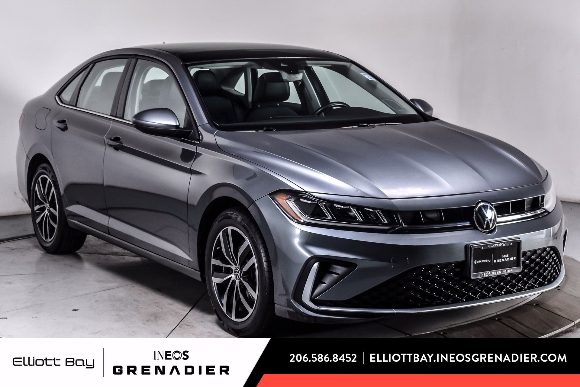 Used 2025 Volkswagen Jetta SE FWD image 1