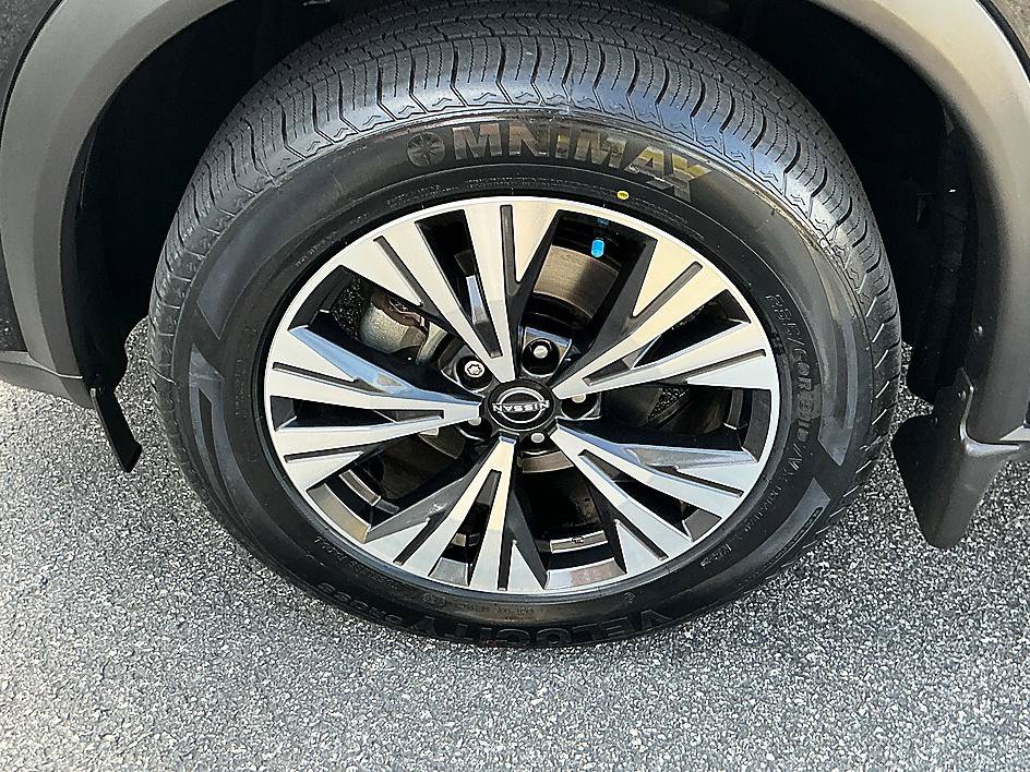 Certified 2023 Nissan Rogue SV FWD image 7