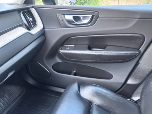 Used 2018 Volvo XC60 T5 Inscription w/ Convenience Package AWD/4WD image 16
