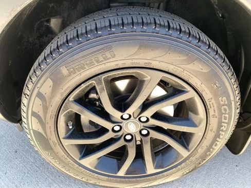 Used 2019 Land Rover Discovery Sport SE AWD/4WD image 23