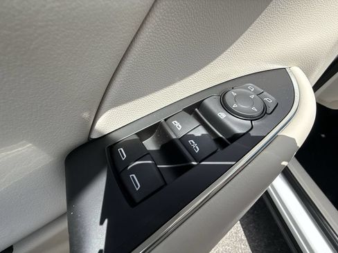 Used 2023 Buick Envision Preferred AWD/4WD image 19