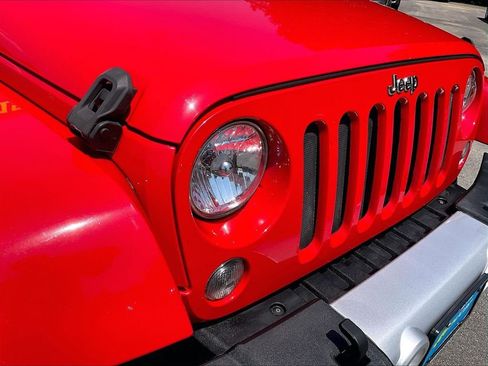 Used 2015 Jeep Wrangler Unlimited Sahara w/ Connectivity Group AWD/4WD image 29