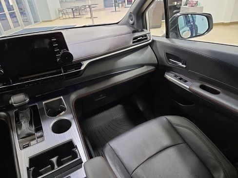 Used 2024 Toyota Sienna XSE w/ XSE Plus Package image 19