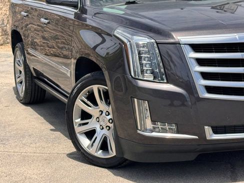 Used 2015 Cadillac Escalade Premium AWD/4WD image 4