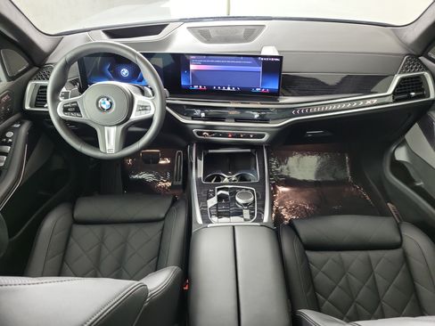 Certified 2025 BMW X7 xDrive40i w/ M Sport Package AWD/4WD image 11