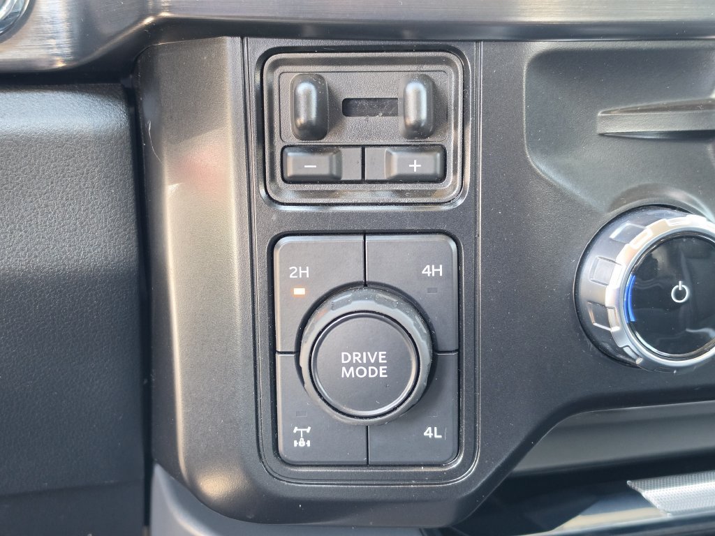 Used 2025 Ford F250 Lariat w/ Black Appearance Package AWD/4WD image 26