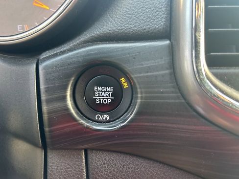 Used 2020 Jeep Grand Cherokee Laredo image 14