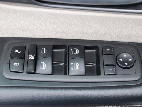 Used 2024 Chrysler Pacifica Touring-L FWD image 54