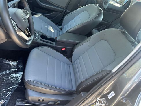 Used 2025 Volkswagen Jetta SE image 30