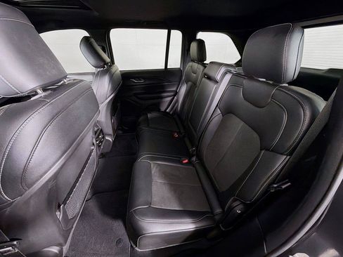 Used 2024 Jeep Grand Cherokee Altitude AWD/4WD image 25