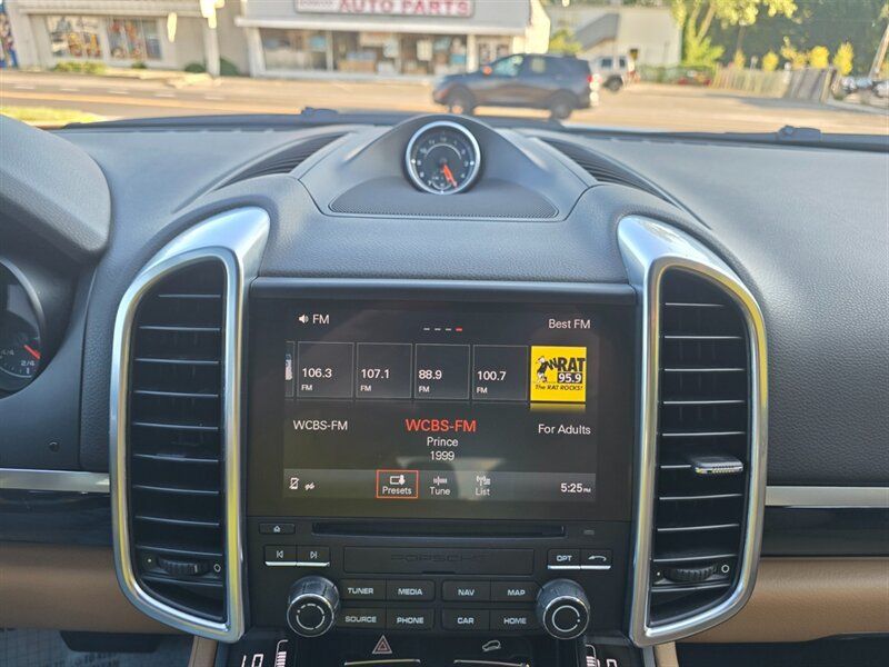 Used 2018 Porsche Cayenne AWD/4WD image 7