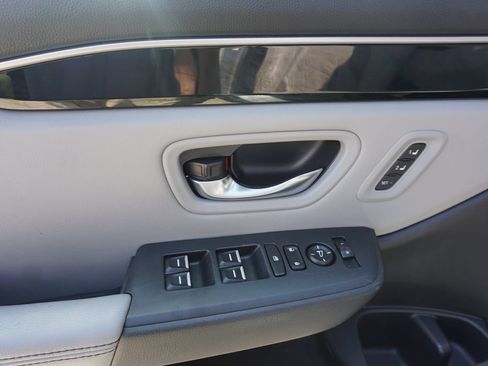 Used 2023 Honda Pilot Touring image 4