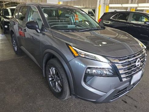 Used 2025 Nissan Rogue S FWD image 6