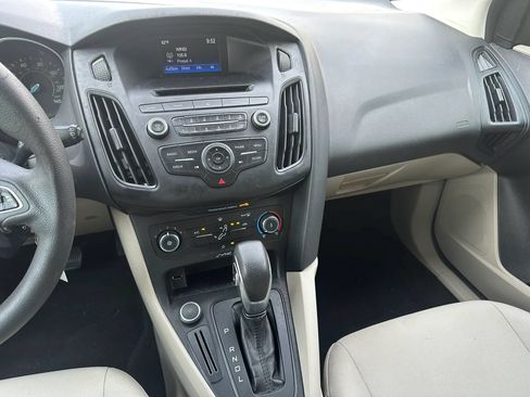 Used 2017 Ford Focus SE FWD image 16