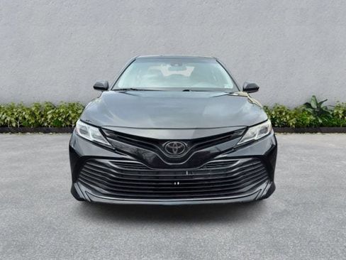 Used 2019 Toyota Camry LE image 3