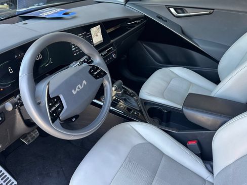 Used 2023 Kia Niro EX Touring FWD image 9