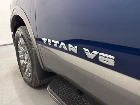 Used 2018 Nissan Titan Platinum Reserve AWD/4WD image 17