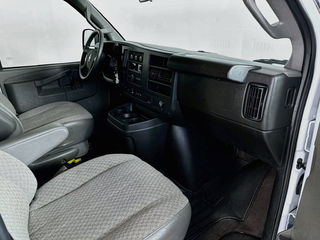 Used 2025 Chevrolet Express 3500 LT w/ LT Preferred Equipment Group RWD image 31