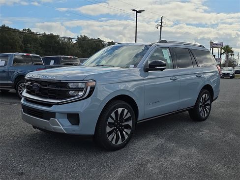 New 2025 Ford Expedition Platinum w/ Driver's Package image 9