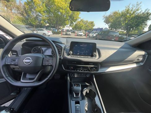 Used 2025 Nissan Rogue SV AWD/4WD image 35