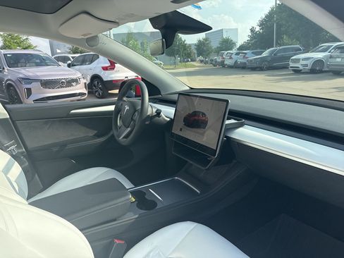 Used 2022 Tesla Model Y Long Range AWD/4WD image 14