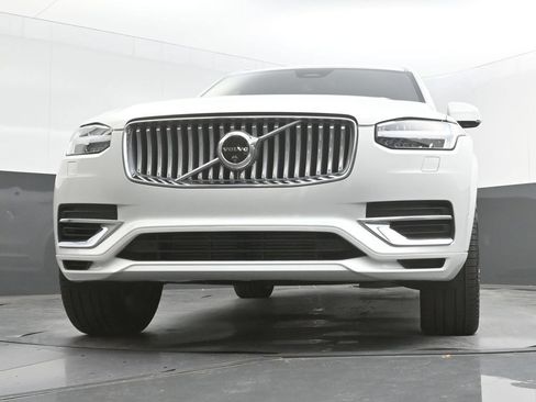 Certified 2025 Volvo XC90 T8 Ultra w/ Protection Package Premier AWD/4WD image 39