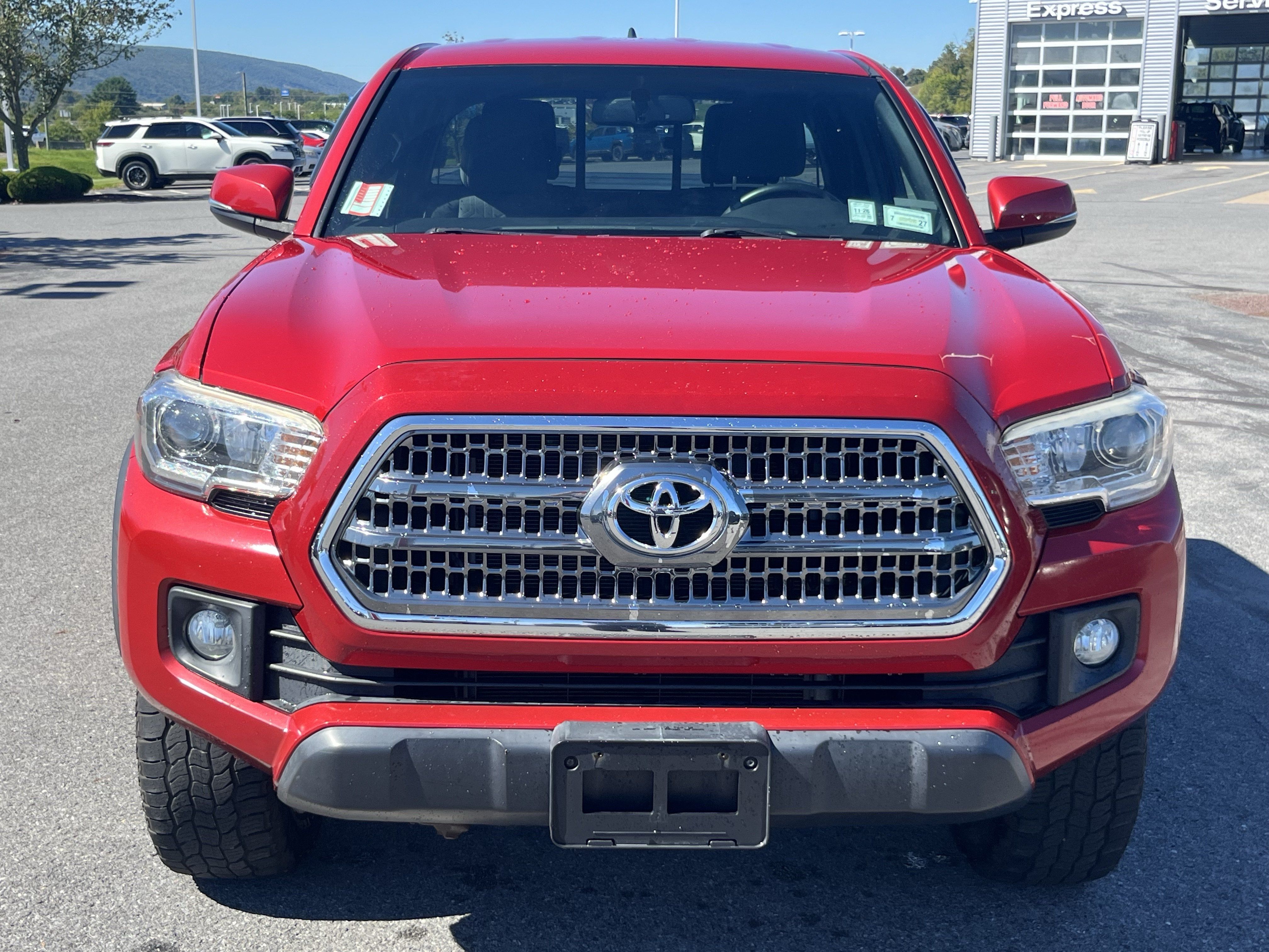 Used 2017 Toyota Tacoma TRD Off-Road w/ Tow Package AWD/4WD image 9