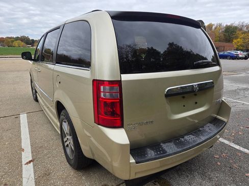 Used 2010 Dodge Grand Caravan SXT image 8