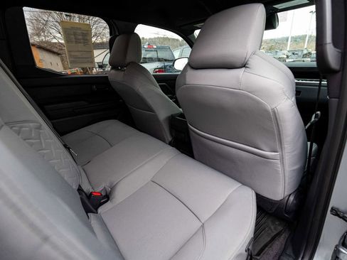 Used 2025 Toyota Tacoma SR5 image 31