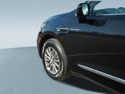 Used 2024 Buick Enclave Premium image 39
