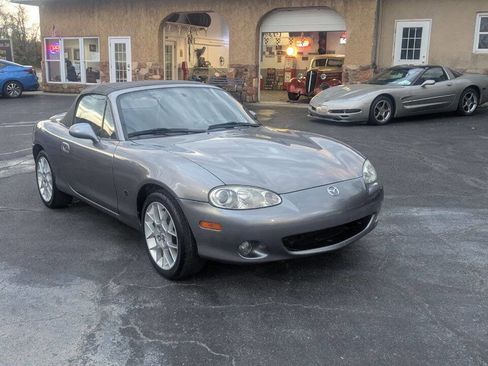 Used 2002 MAZDA MX-5 Miata SE image 2
