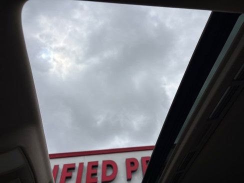 Used 2014 Mercedes-Benz E 350 Sedan image 44