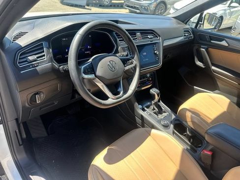 Used 2023 Volkswagen Tiguan SE w/ Panoramic Sunroof Package AWD/4WD image 9