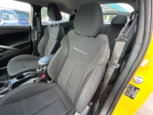 Used 2013 Hyundai Veloster FWD image 9