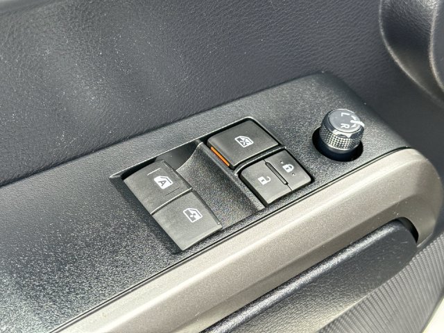 Used 2019 Toyota Tacoma SR5 AWD/4WD image 16