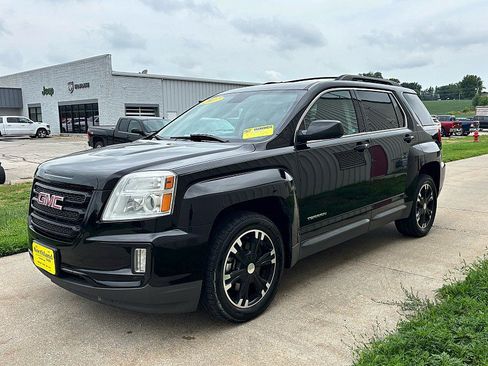 Used 2017 GMC Terrain SLT w/ Open Road Package AWD/4WD image 7
