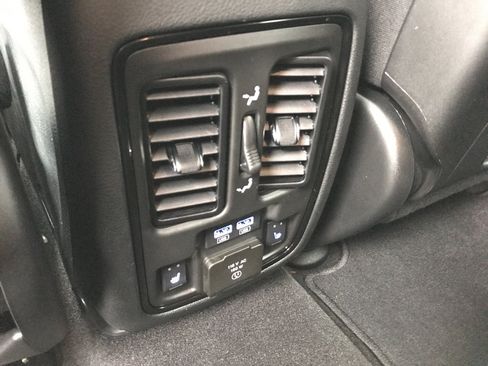 Used 2025 Dodge Durango GT AWD/4WD image 19