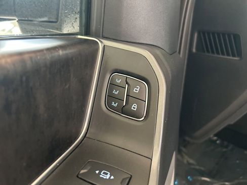 Used 2025 Ford F350 Lariat image 39