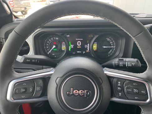 Used 2025 Jeep Wrangler Unlimited Sahara w/ Safety Group AWD/4WD image 4
