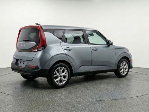 Used 2025 Kia Soul LX w/ LX Technology Package FWD image 9