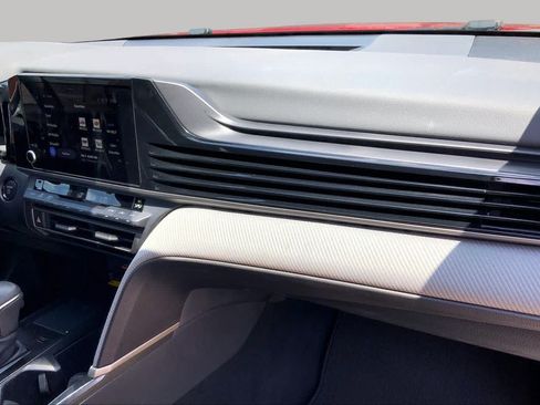 Used 2025 Toyota Camry SE w/ Convenience Package FWD image 18