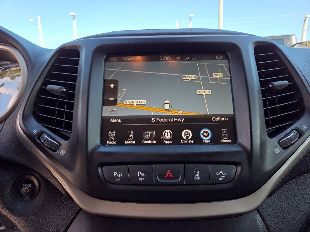 Used 2017 Jeep Cherokee Limited w/ Technology Group FWD image 32