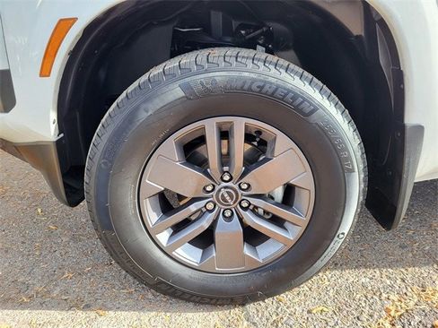 Used 2025 Nissan Frontier SV image 33