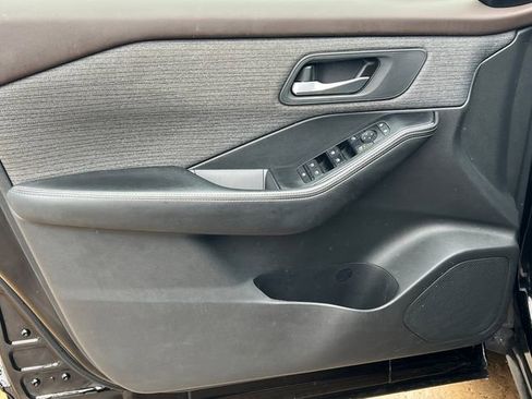 Used 2022 Nissan Rogue SV image 14