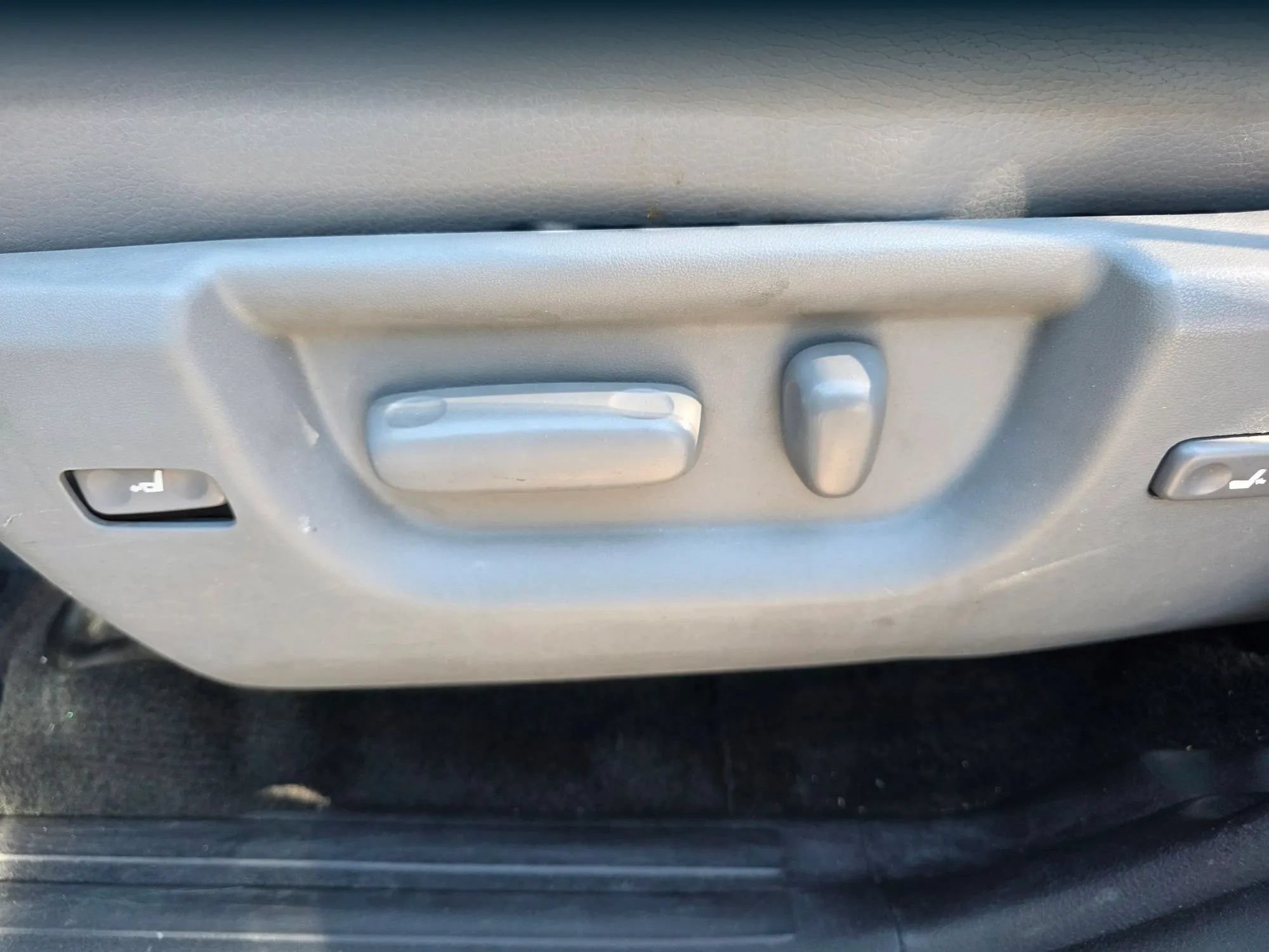 Used 2015 Toyota Sequoia SR5 w/ Premium Package RWD image 12