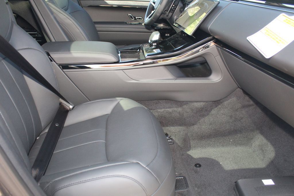 New 2025 Land Rover Range Rover Sport SE AWD/4WD image 11
