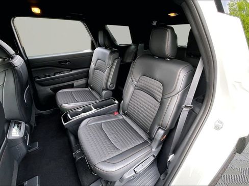 Used 2025 Nissan Pathfinder Rock Creek AWD/4WD image 18