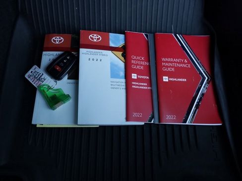 Certified 2022 Toyota Highlander XLE image 44