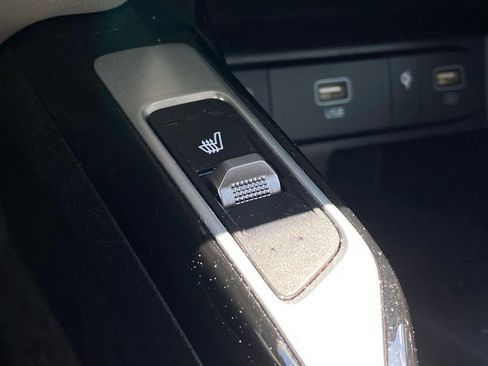 Certified 2023 Kia Sorento SX image 18